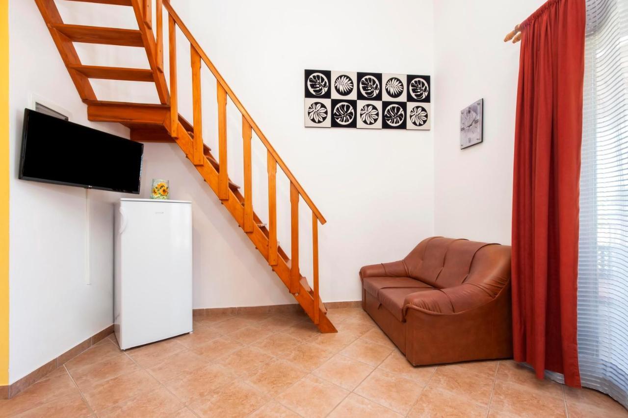 Apartments Adria โรวีน ภายนอก รูปภาพ